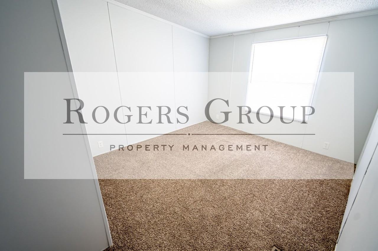 1914 Jacksontown Rd - Photo 5 of 12