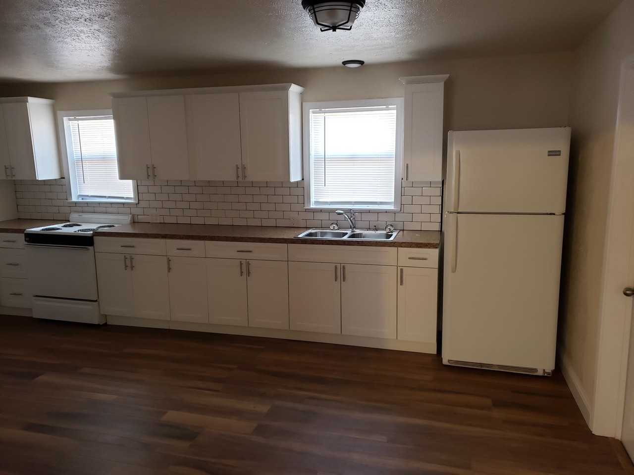 1505 S Main Ave - Photo 3 of 10