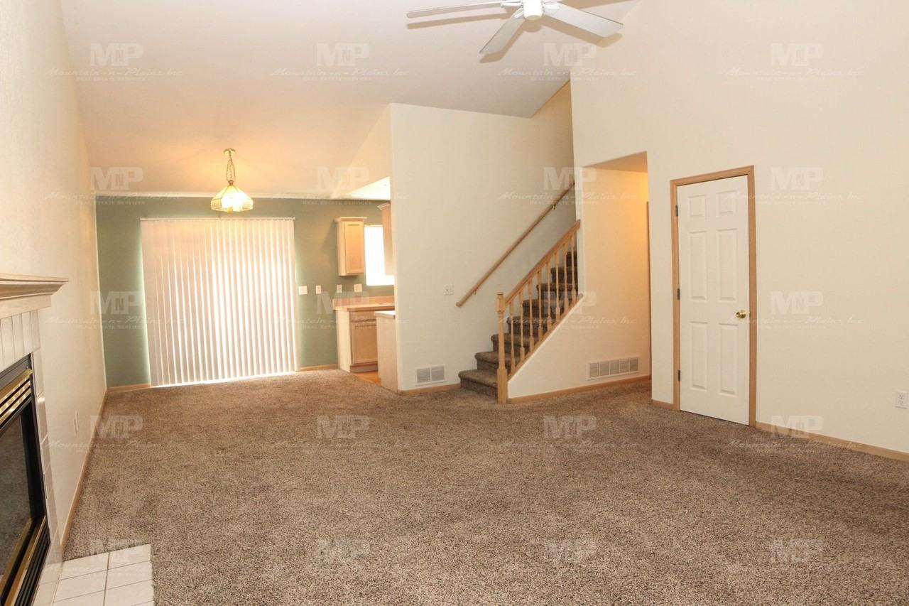 419 Nokomis Ct - Photo 3 of 16