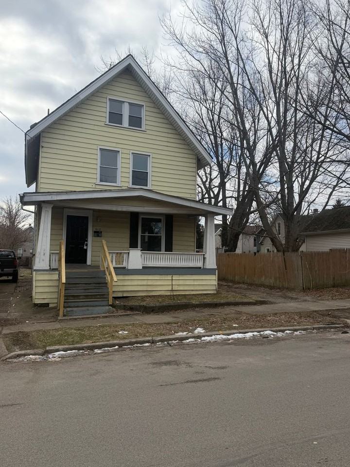 613 E 4th St - Photo 2 of 13