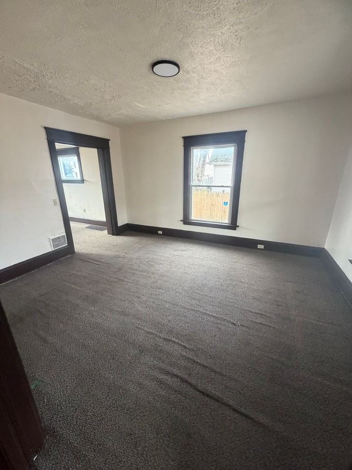 613 E 4th St - Photo 3 of 13