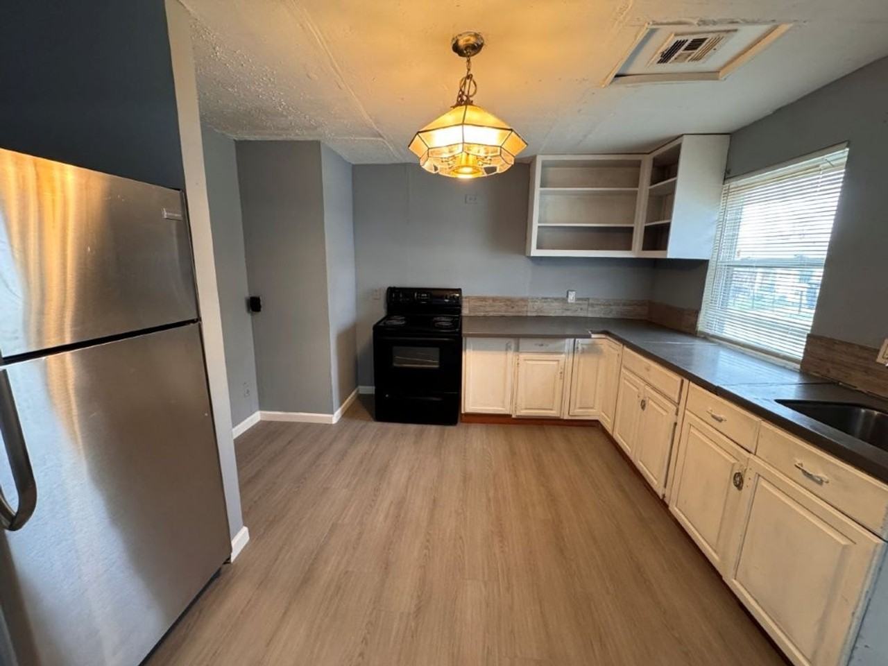 1608 Nw 11th St - Photo 4 of 7