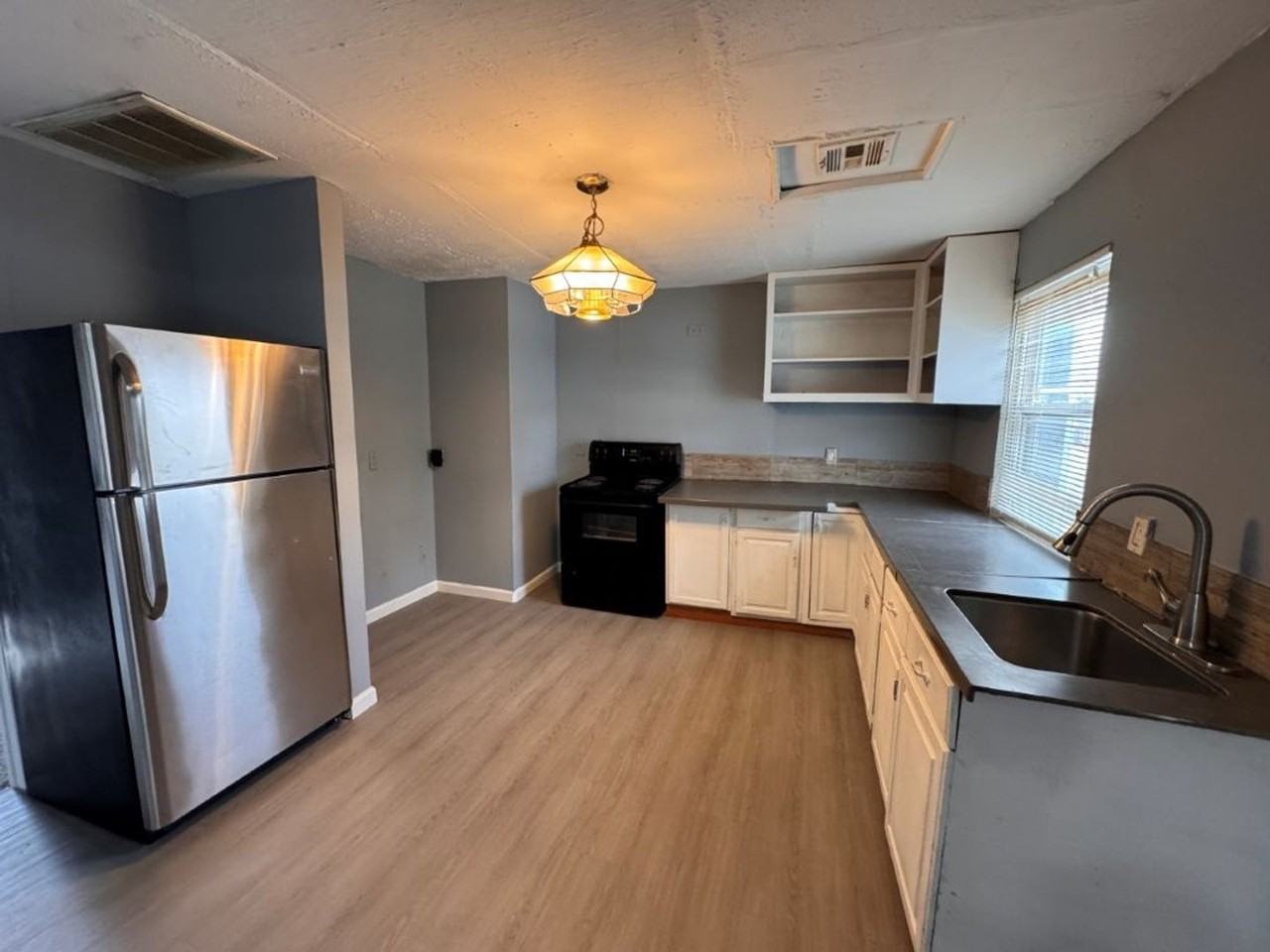 1608 Nw 11th St - Photo 5 of 7