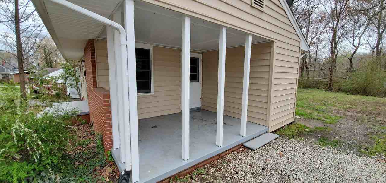 2707 Evergreen Dr - Photo 2 of 8