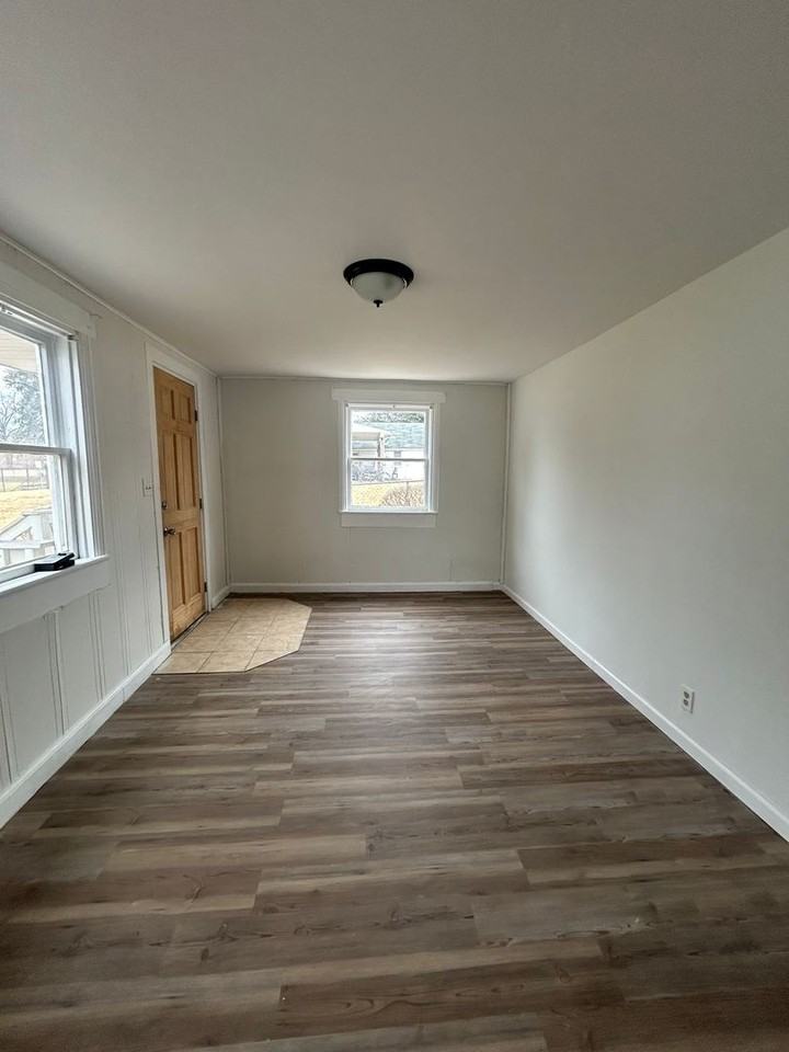 3430 Schoolhouse Ln - Photo 4 of 13