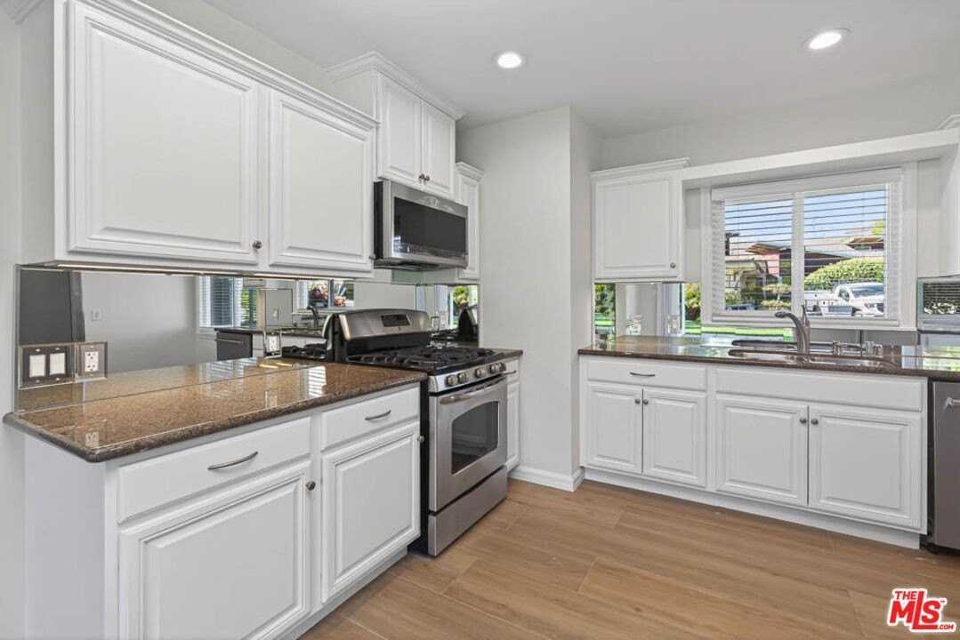 1122 El Medio Ave - Photo 7 of 22