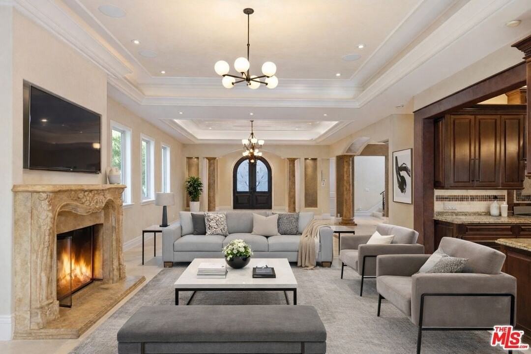 2023 Parnell Ave - Photo 6 of 39