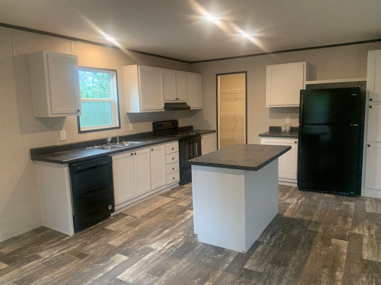 460 Lake Dr - Photo 4 of 15