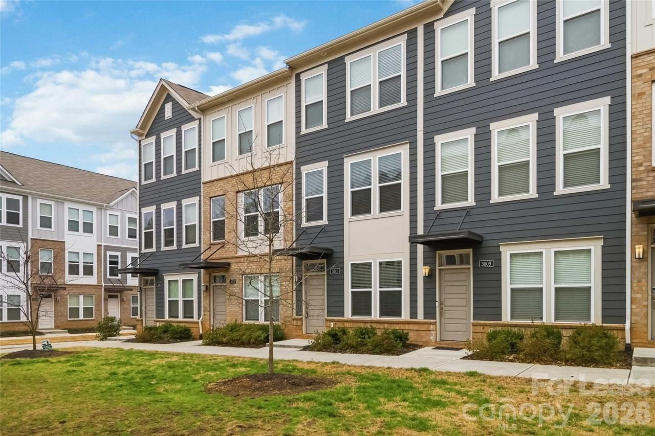 3011 Citizens Ln - Photo 3 of 38