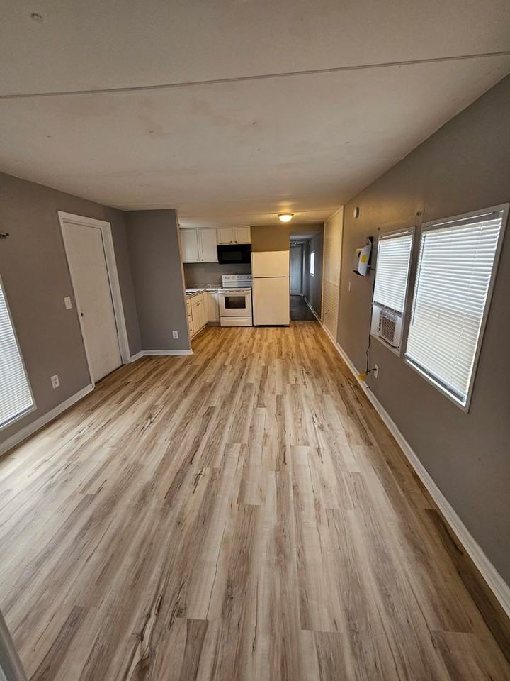 121 Holly St - Photo 2 of 10