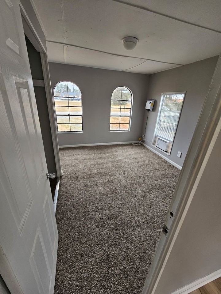 121 Holly St - Photo 3 of 10