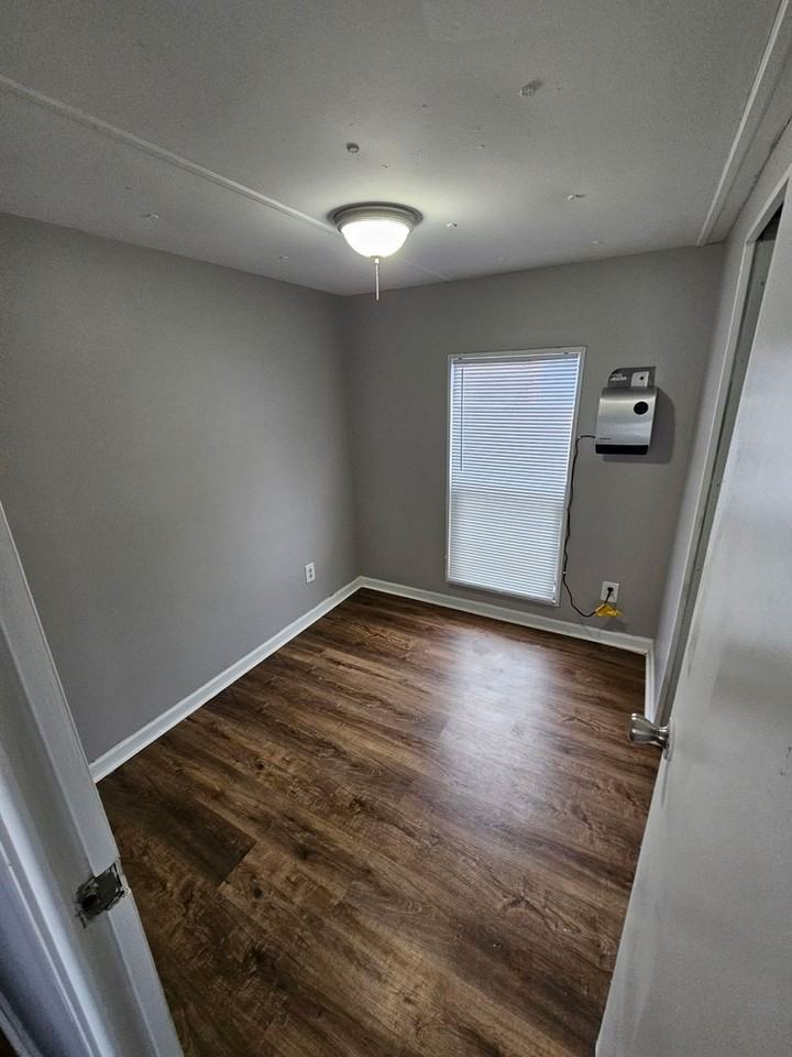 121 Holly St - Photo 5 of 10