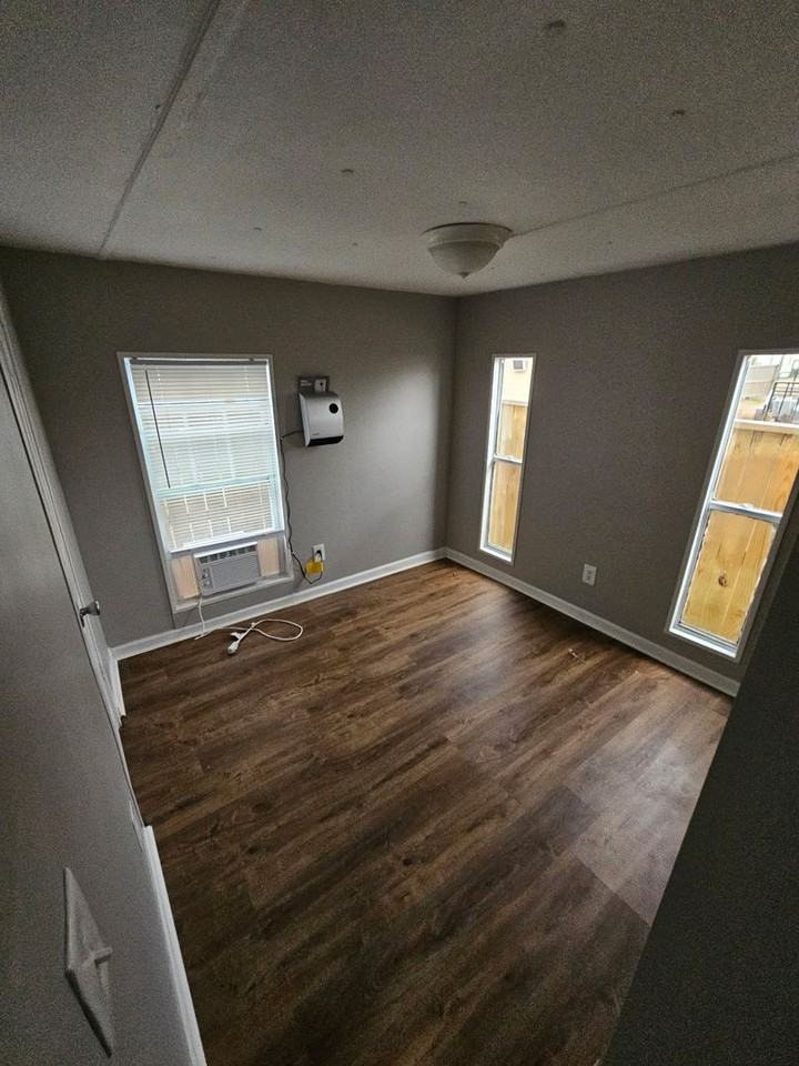 121 Holly St - Photo 6 of 10