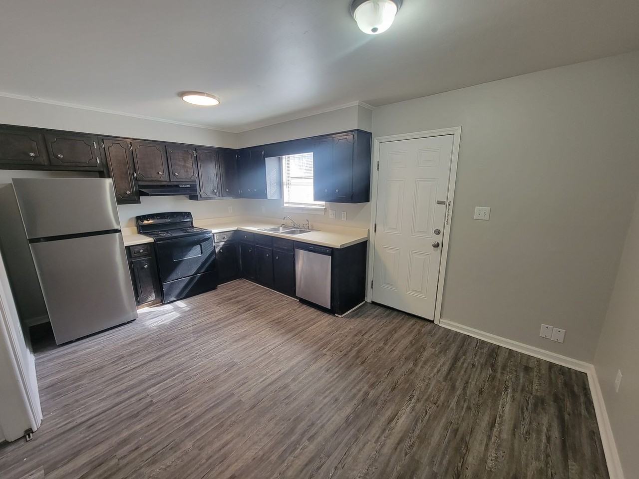 152 Chalet North Ct - Photo 6 of 24