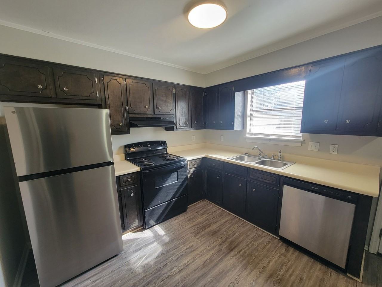 152 Chalet North Ct - Photo 7 of 24