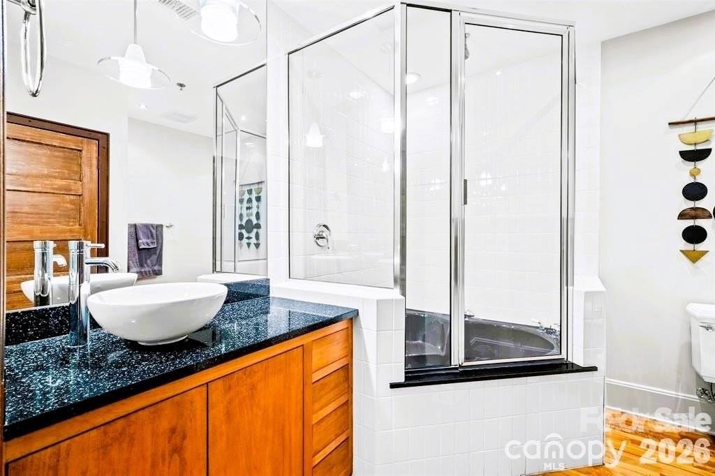 84 Walnut St Unit 203 - Photo 5 of 5