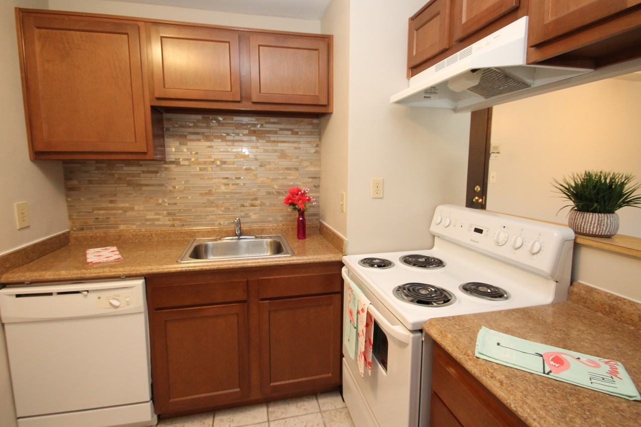 7002 HELEN STREETAPT A-5 #A05 - Photo 3 of 7