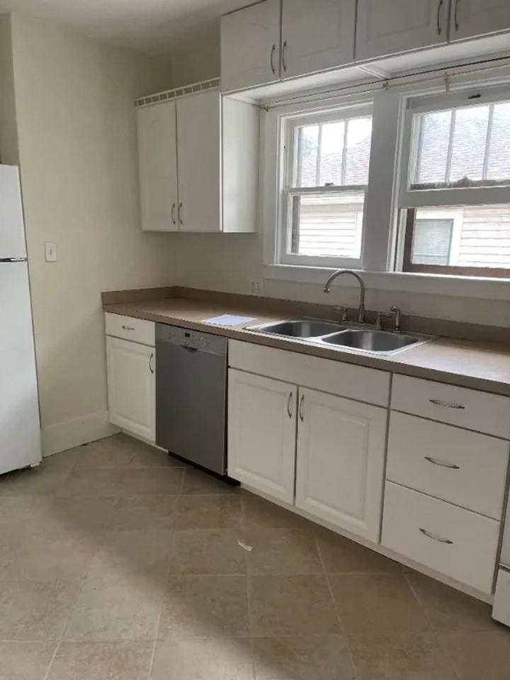 610 S Loomis Ave #A - Photo 4 of 13