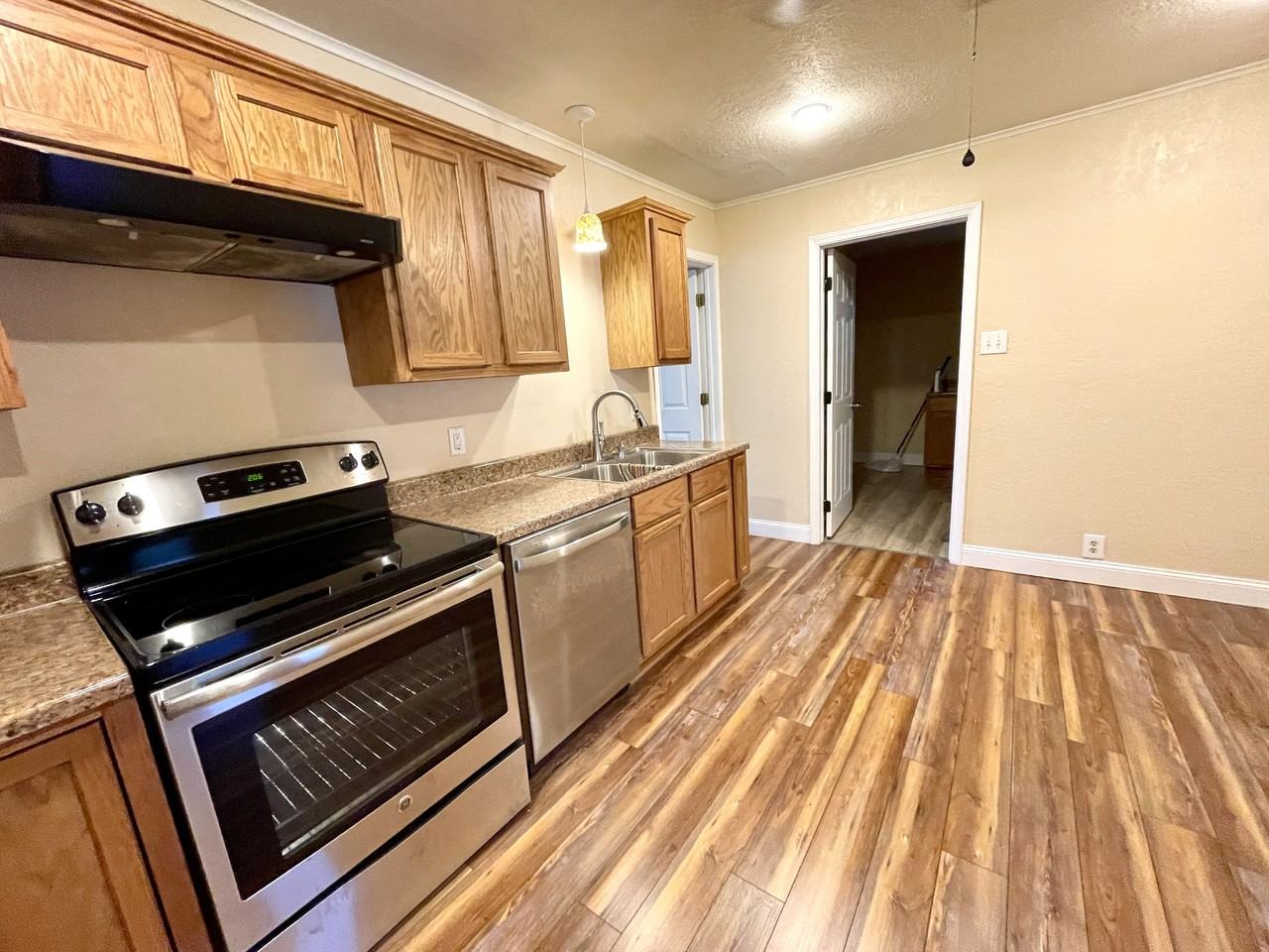 720 Ash St #1 - Photo 3 of 27