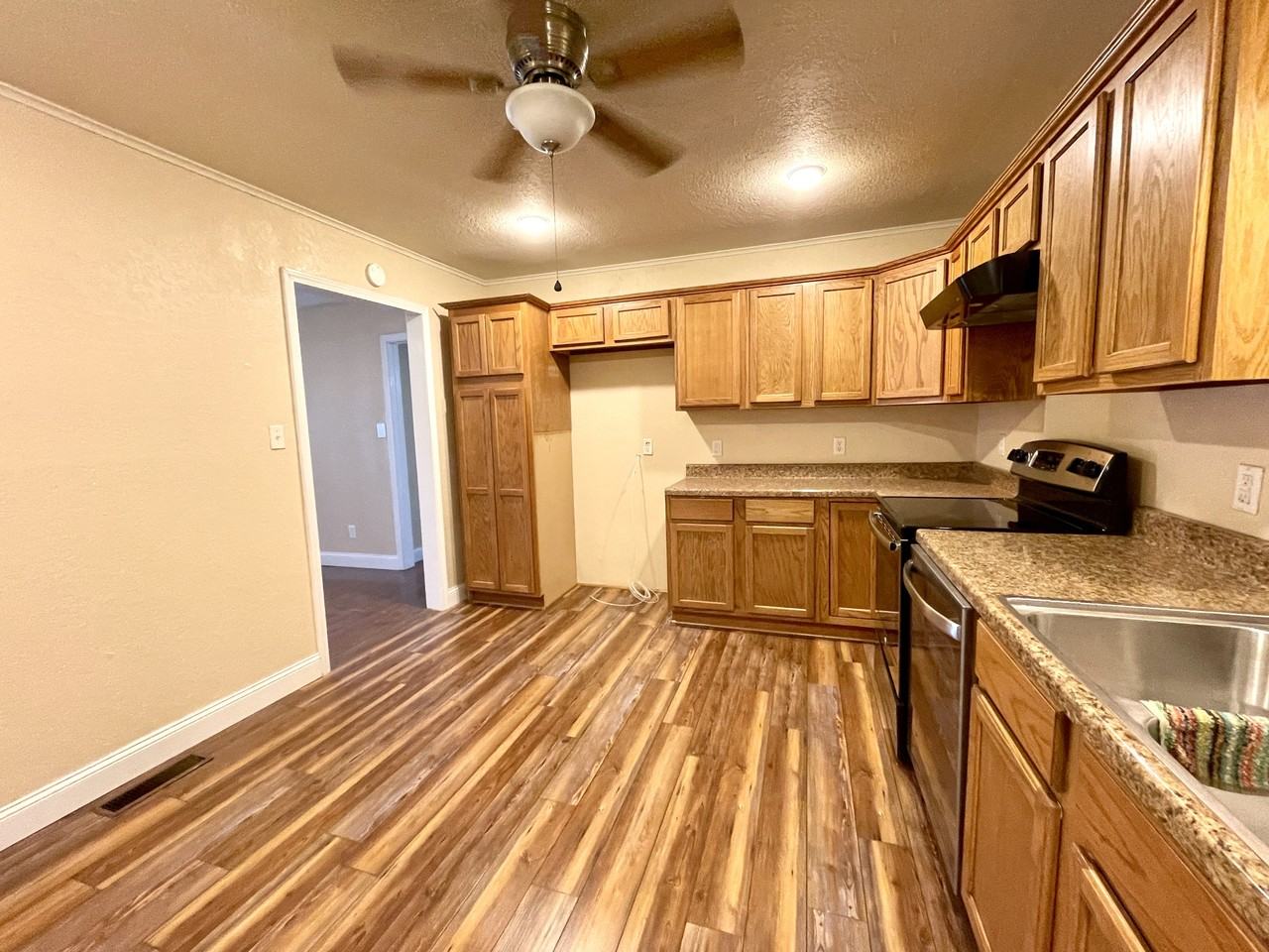 720 Ash St #1 - Photo 5 of 27