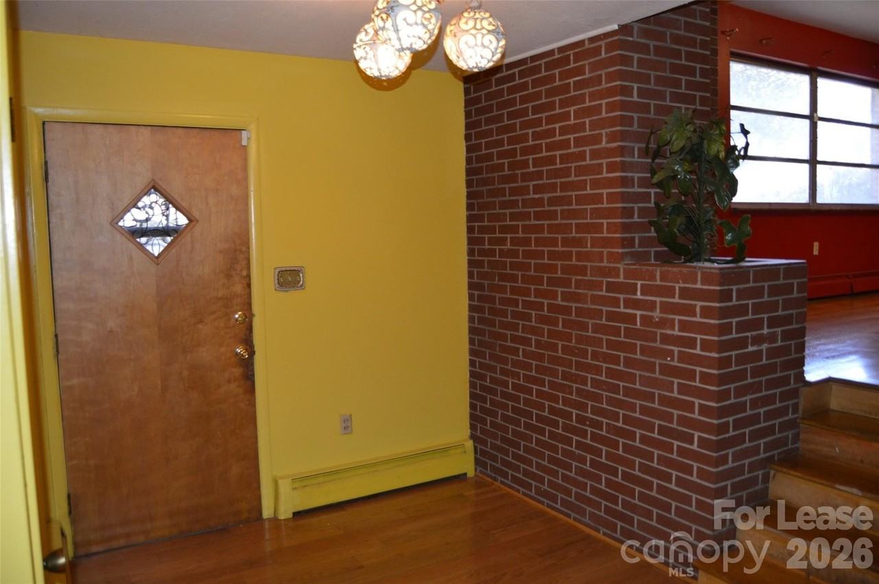 516 S Green St - Photo 3 of 25