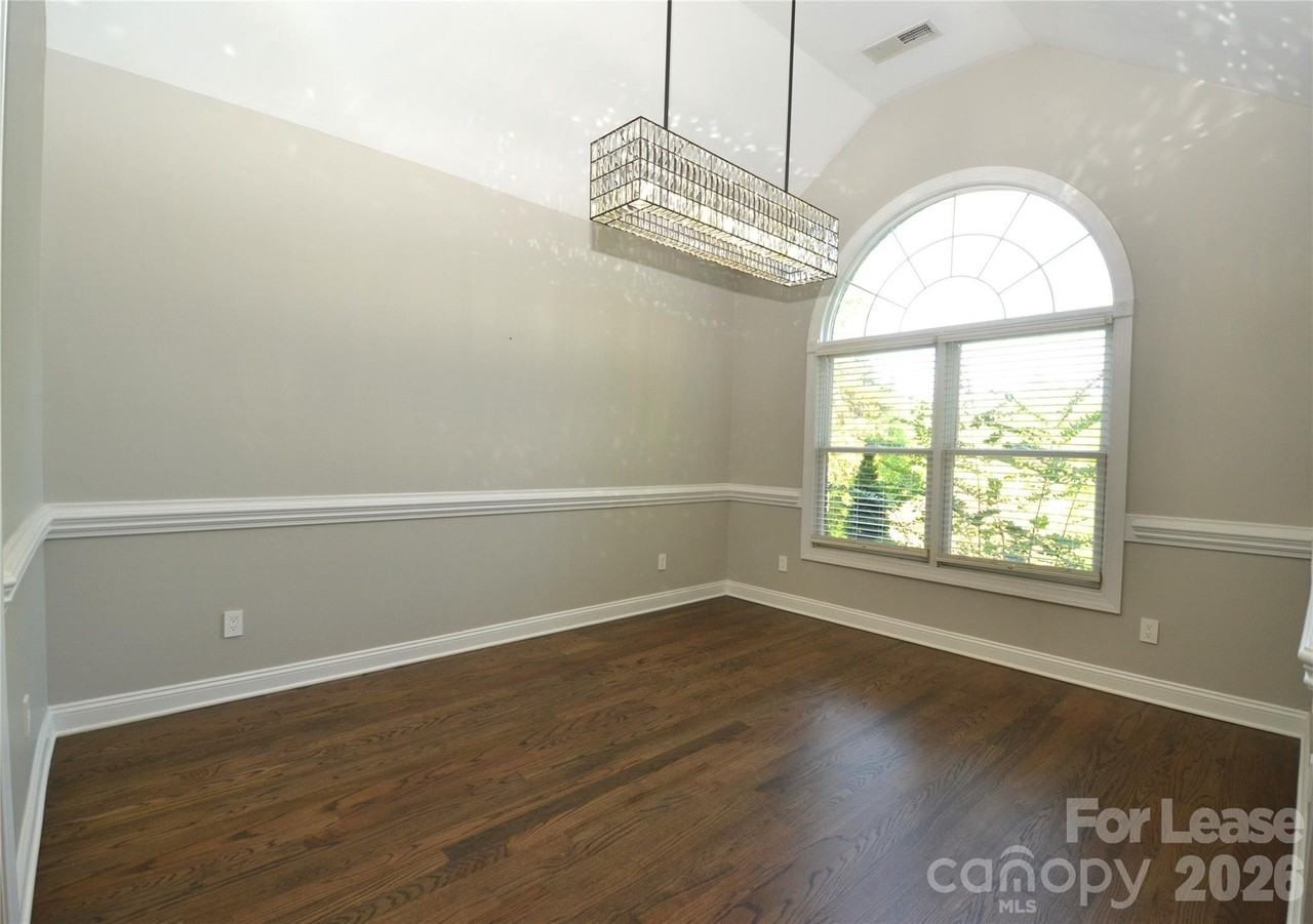 1288 Fern Hill Rd - Photo 4 of 41