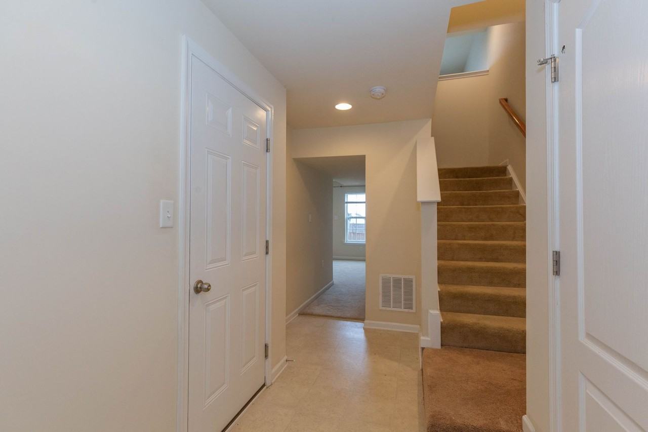 440 Rumbling Rock Rd - Photo 3 of 39