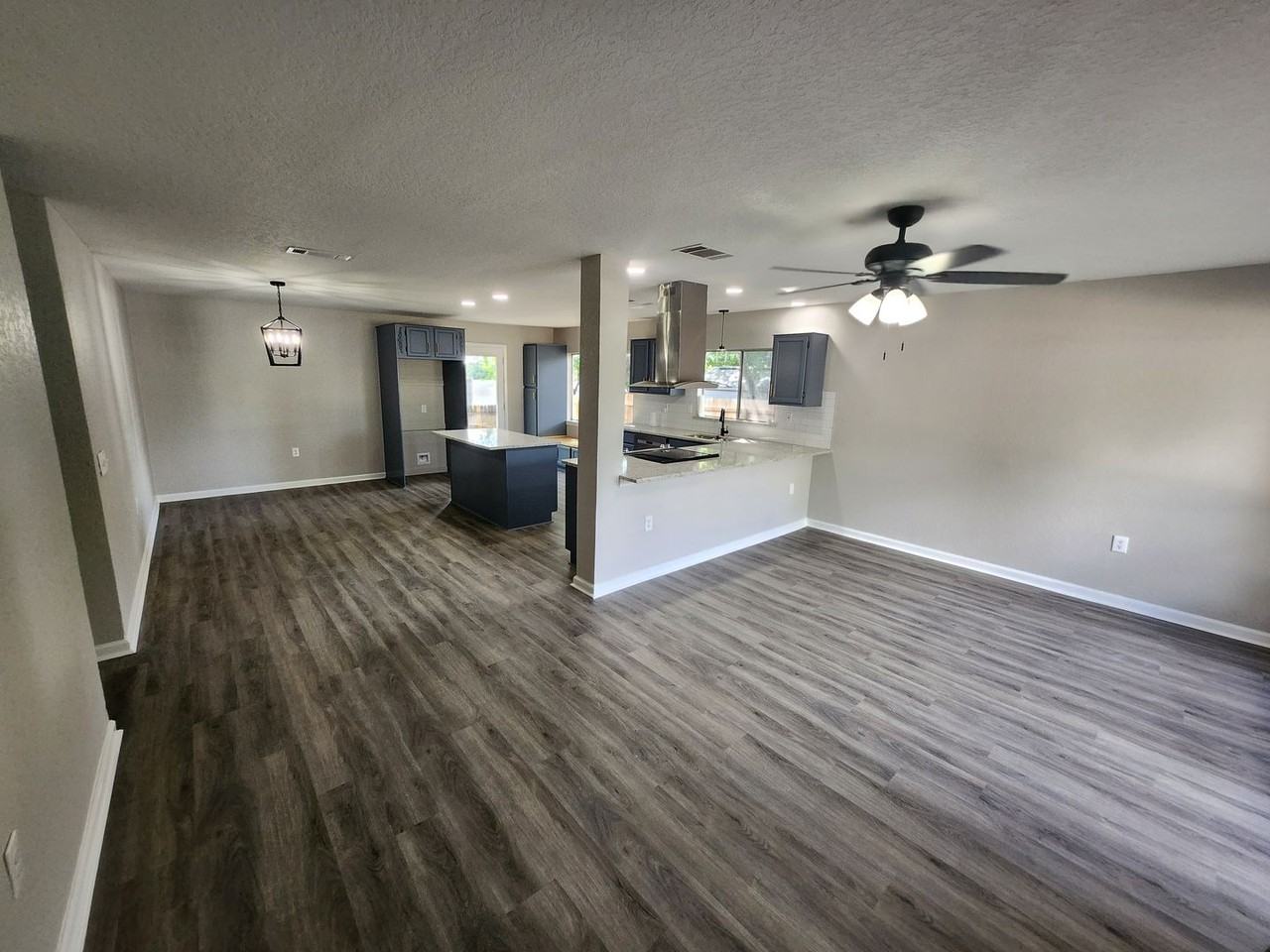 5702 Valley Forge Ave - Photo 5 of 29