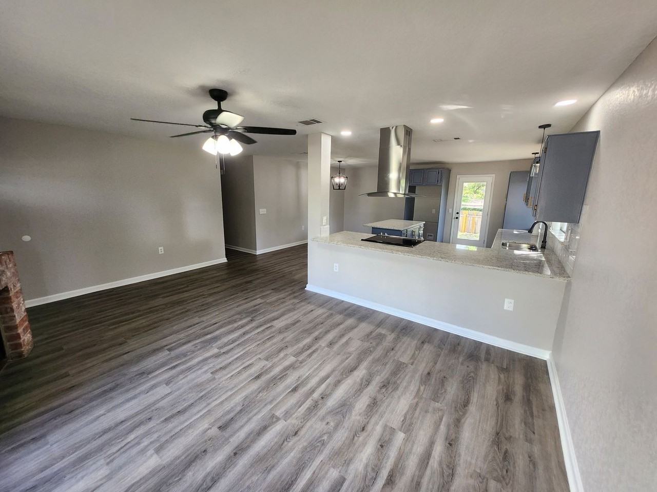 5702 Valley Forge Ave - Photo 6 of 29