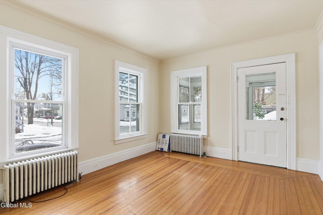 106 Lawrence St - Photo 2 of 18