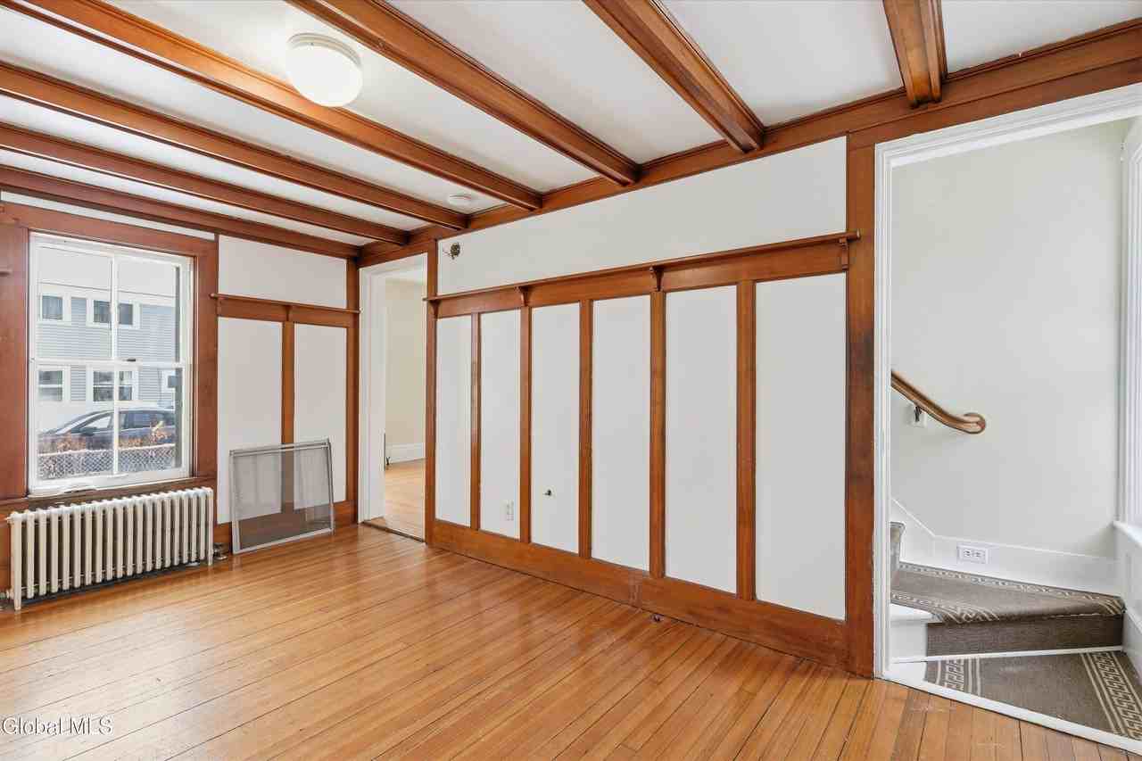 106 Lawrence St - Photo 4 of 18