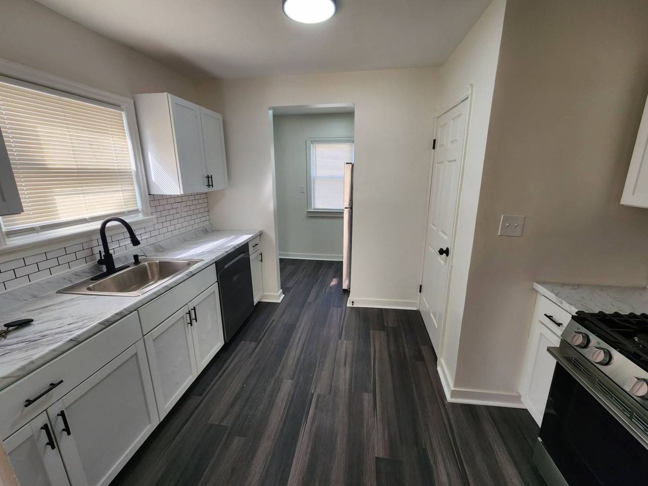 13513 Saybrook Ave - Photo 6 of 24