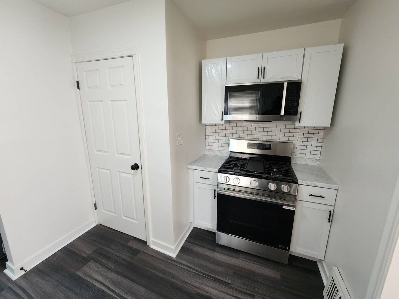 13513 Saybrook Ave - Photo 7 of 24