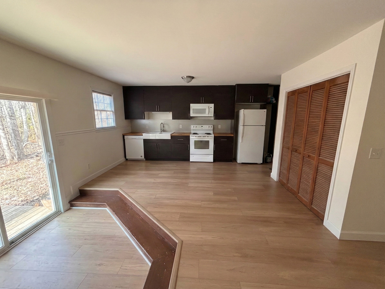 123 Highland Park Dr - Photo 2 of 16