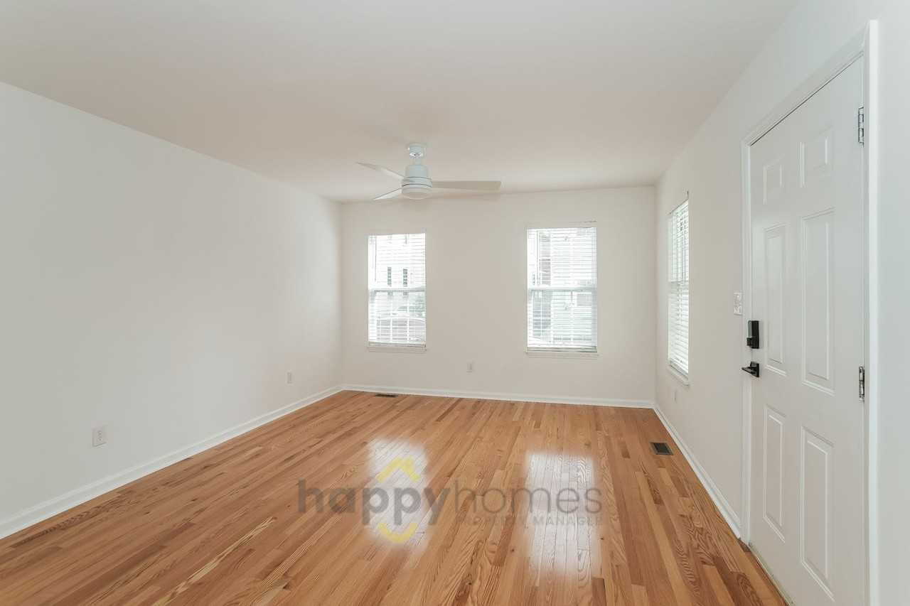 12 1/2 Nunan St - Photo 3 of 18