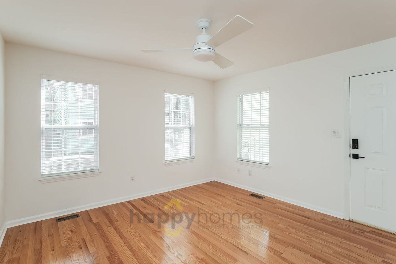 12 1/2 Nunan St - Photo 4 of 18