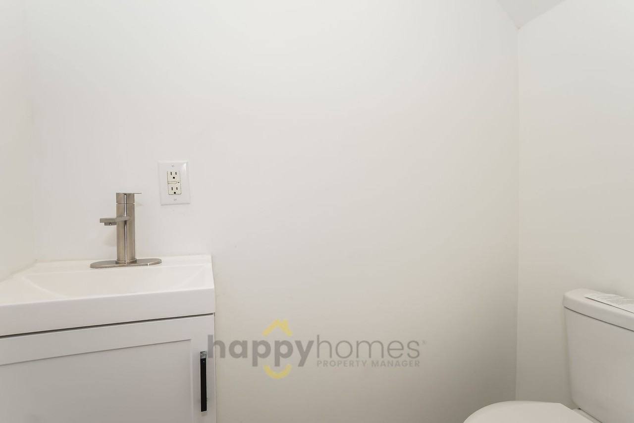 12 1/2 Nunan St - Photo 5 of 18