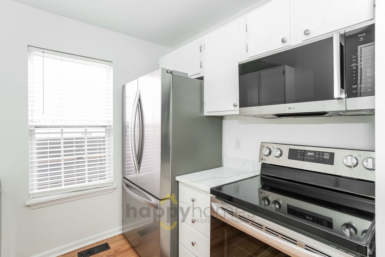 12 1/2 Nunan St - Photo 6 of 18