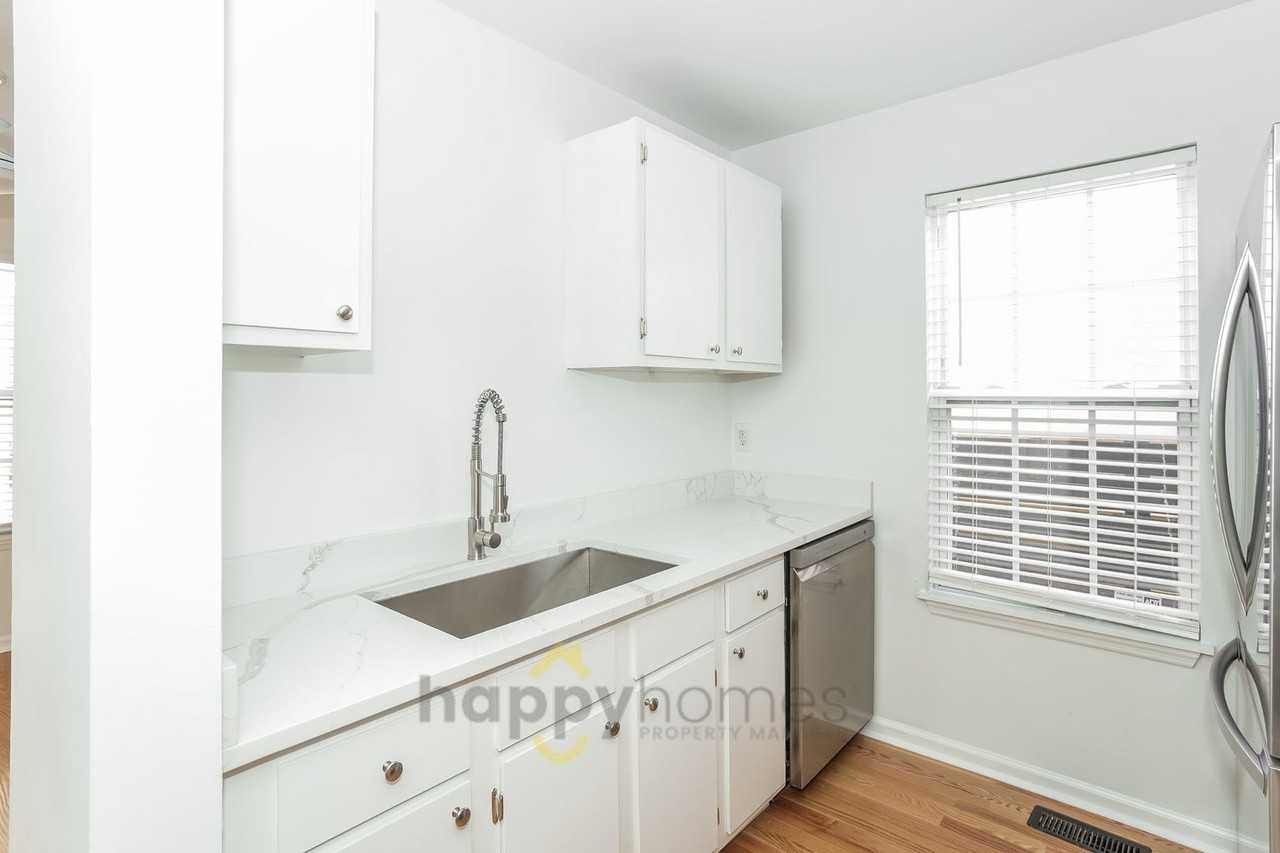 12 1/2 Nunan St - Photo 7 of 18