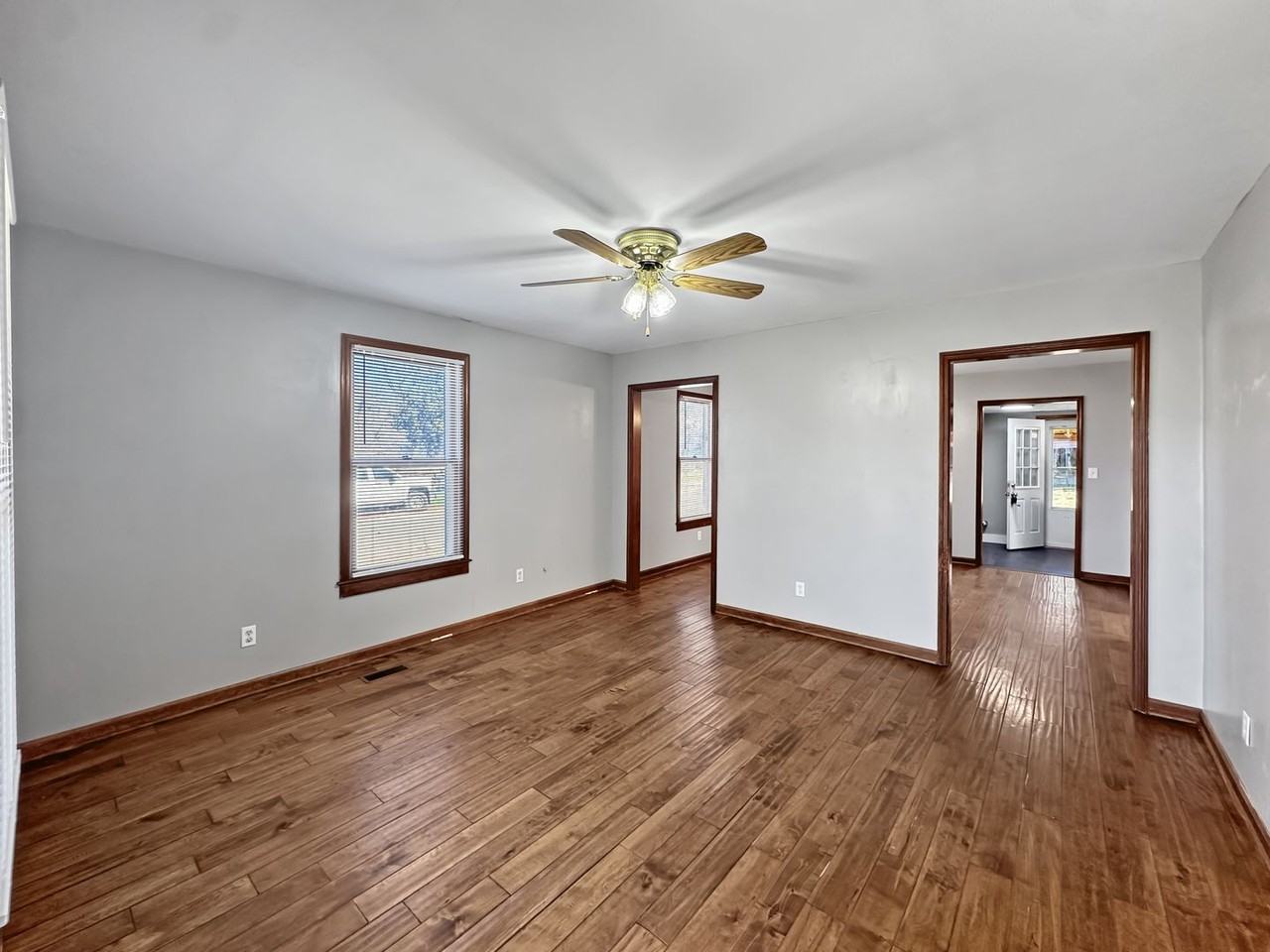 2522 Dayton St - Photo 4 of 17