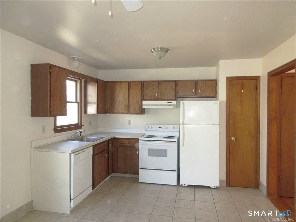 500 Cow Hill Rd Apt 1 - Photo 3 of 8