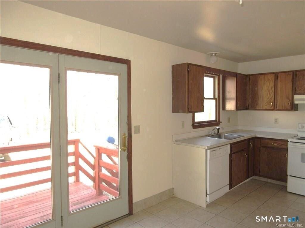 500 Cow Hill Rd Apt 1 - Photo 4 of 8