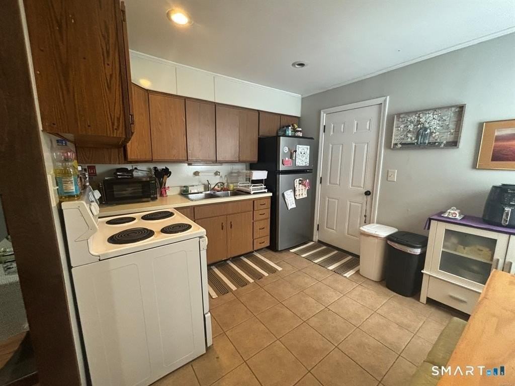 53 Lynwood Dr - Photo 3 of 10