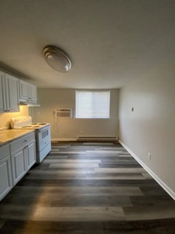 Creekside Drive Apartments - Photo 6 of 21