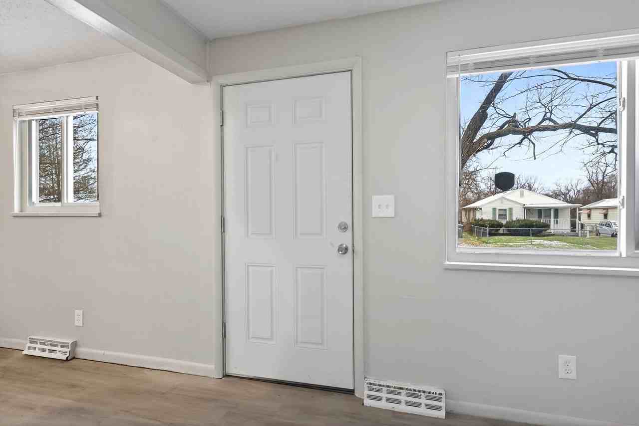 734 Tyson Ave - Photo 5 of 25