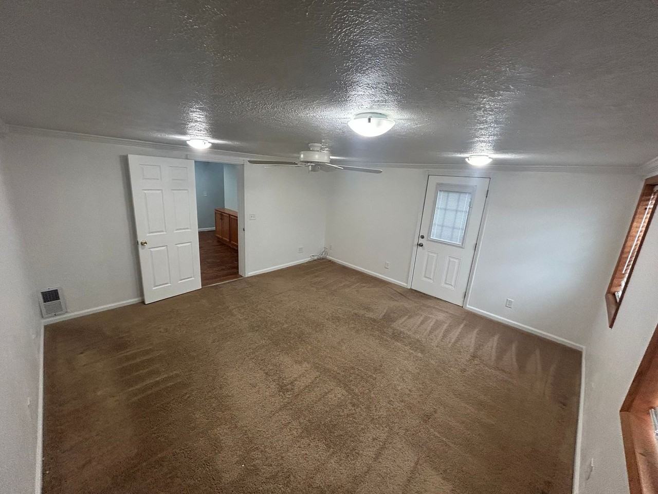 418 Laughlin Ave - Photo 7 of 21