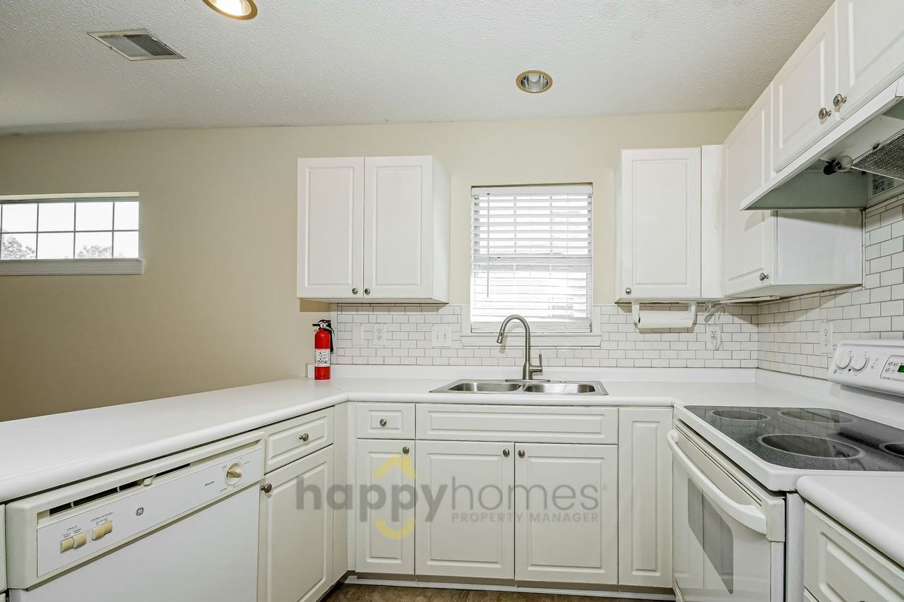 2161 Kings Gate Ln - Photo 5 of 18