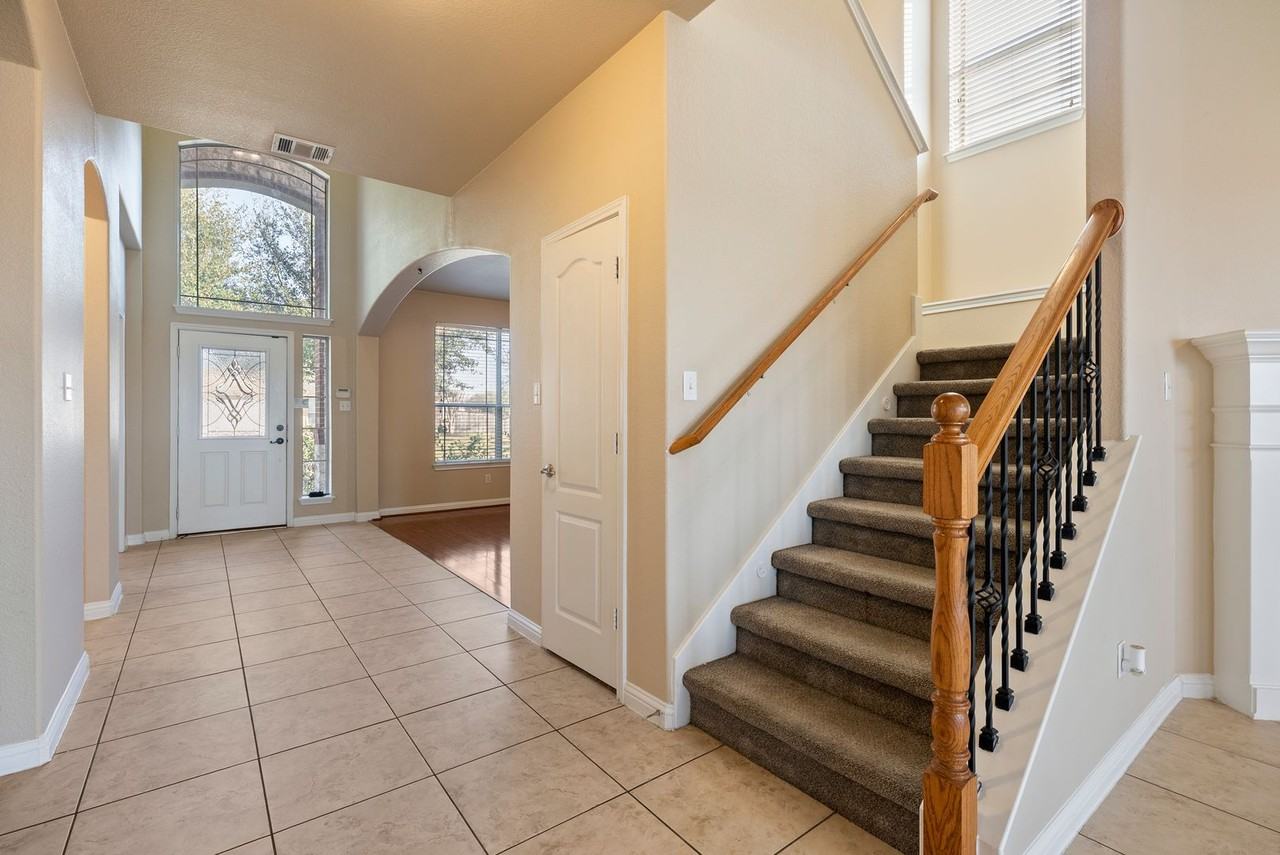 811 Wood Mesa Dr - Photo 3 of 33