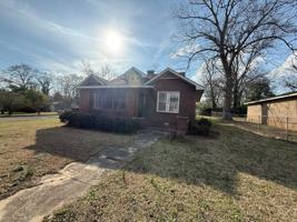 featured image of 229 S 8th St