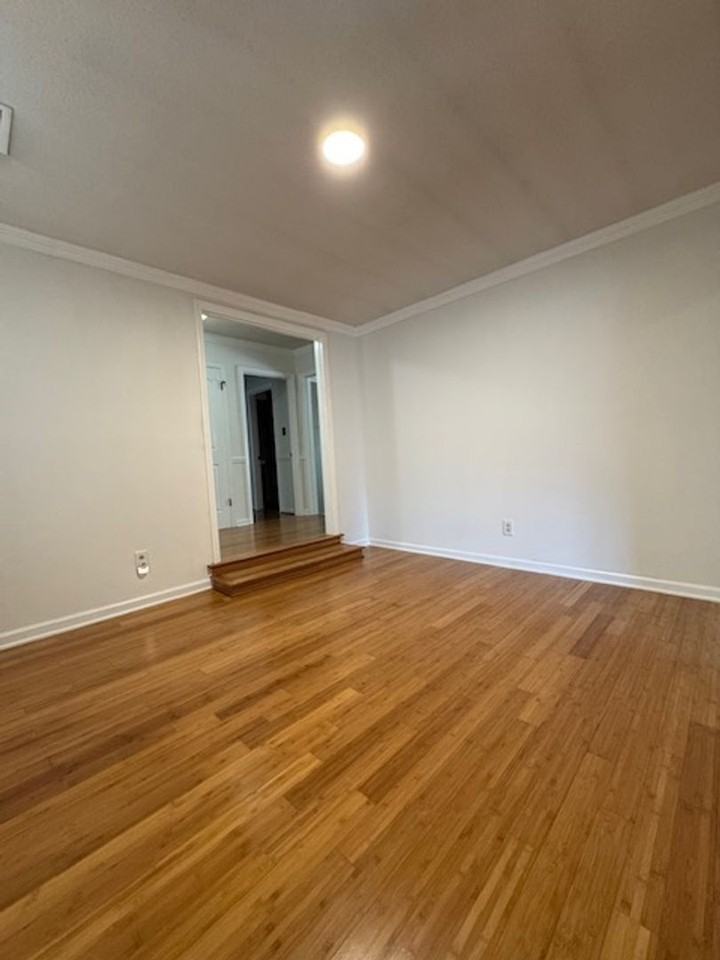 305 Glen Oak Dr - Photo 3 of 17